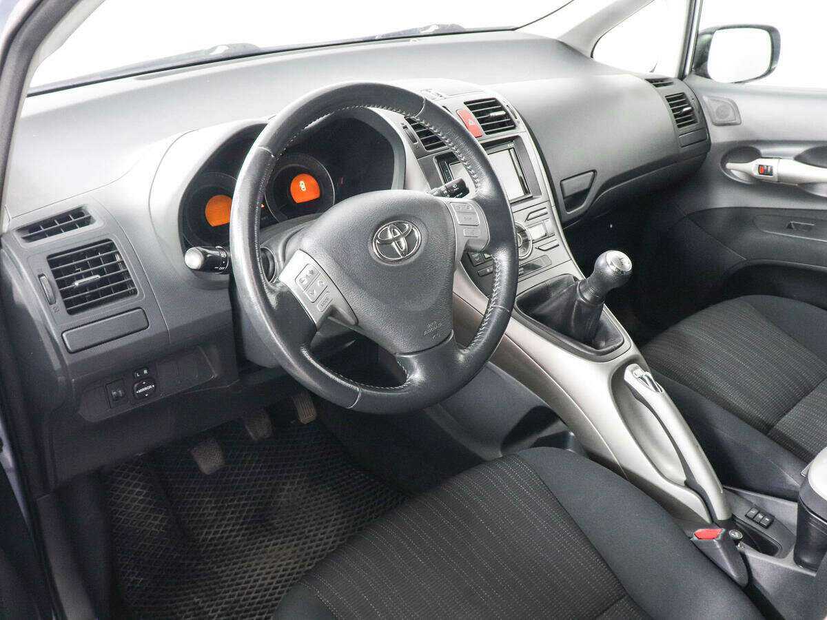 Купить Toyota Auris с пробегом. Фото: #8