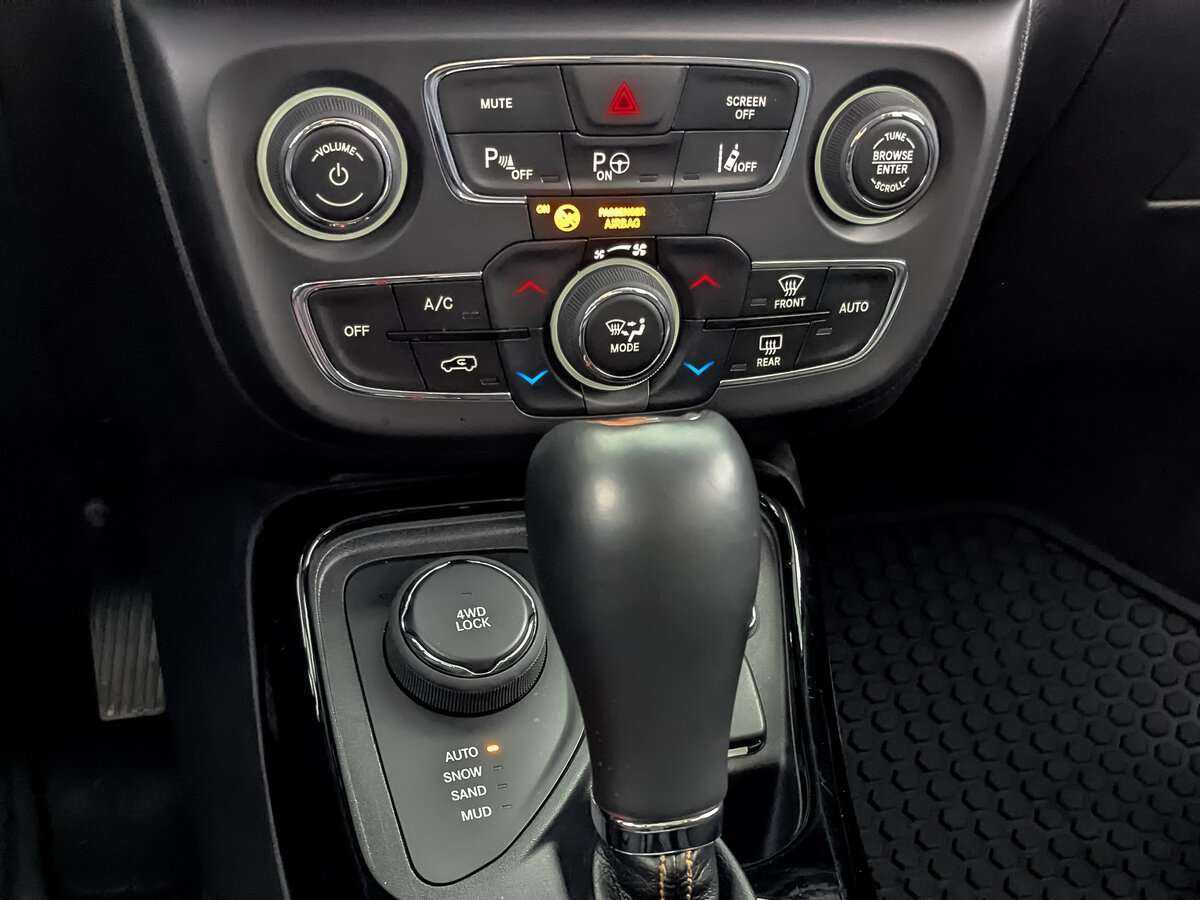 Купить Jeep Compass с пробегом. Фото: #22