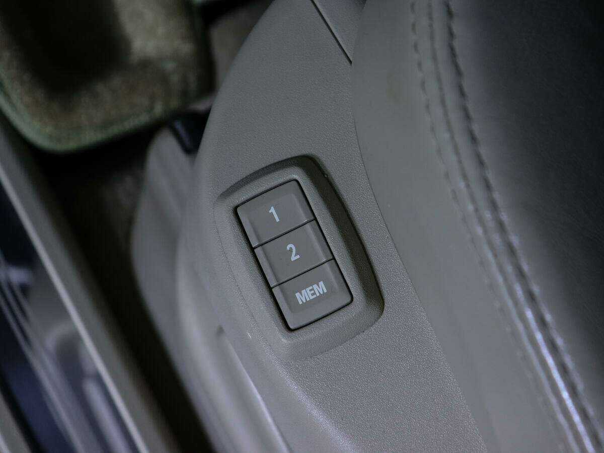 Купить Cadillac SRX с пробегом. Фото: #22