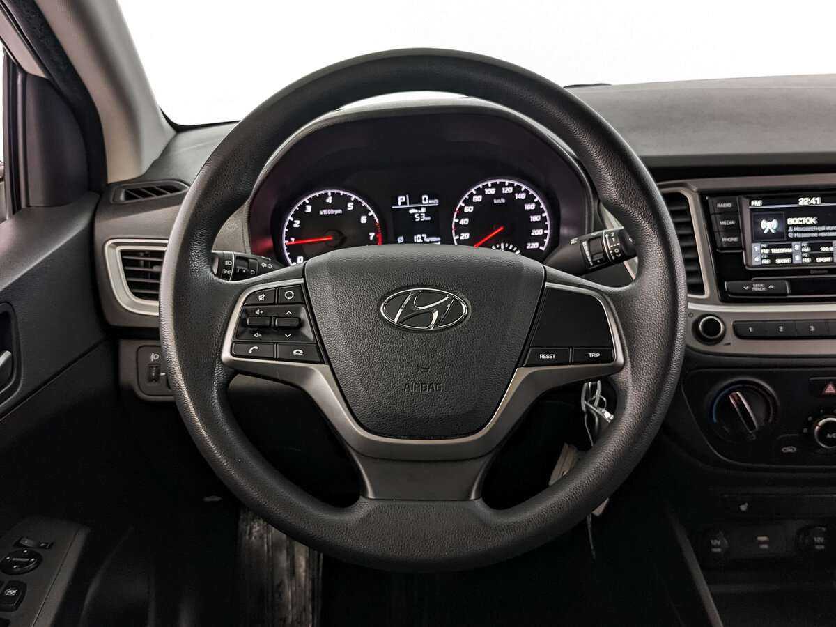 Купить Hyundai Solaris с пробегом. Фото: #17