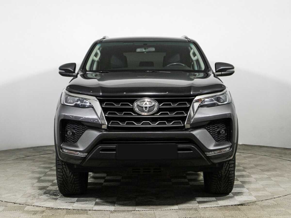 Купить Toyota Fortuner с пробегом. Фото: #1