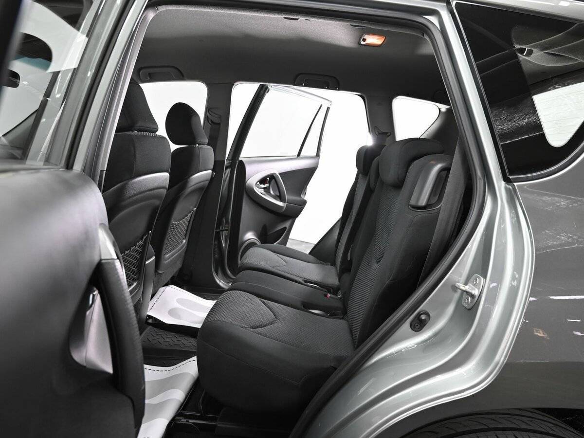 Купить Toyota RAV4 с пробегом. Фото: #13
