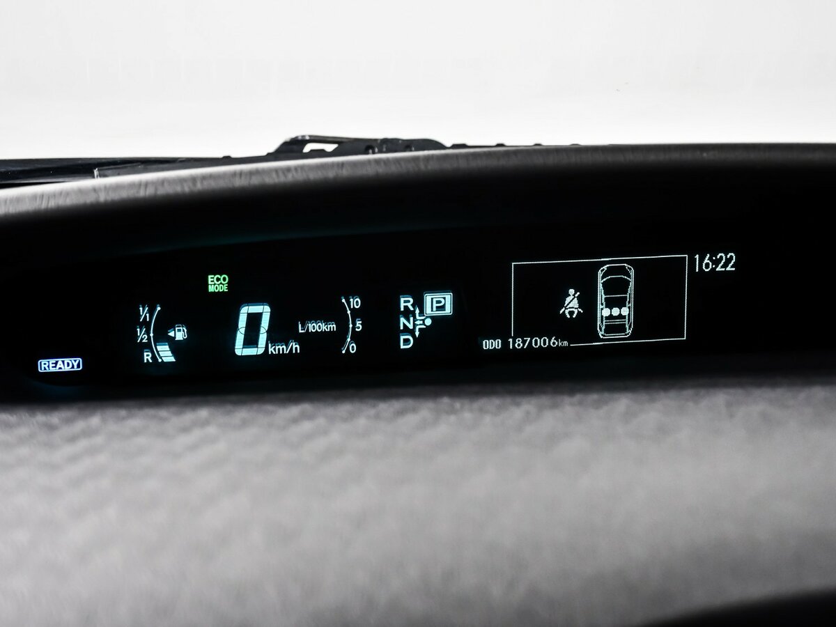 Купить Toyota Prius с пробегом. Фото: #9
