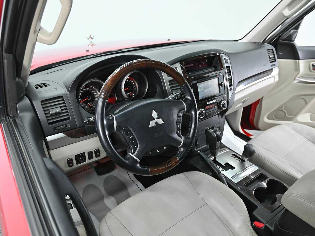 Купить Mitsubishi Pajero с пробегом. Фото: #6