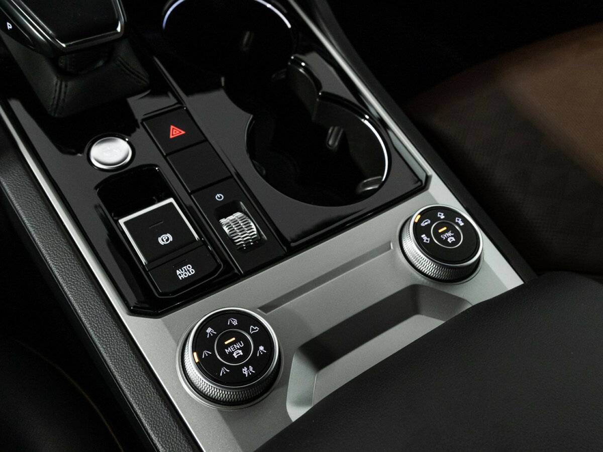 Купить Volkswagen Touareg с пробегом. Фото: #25