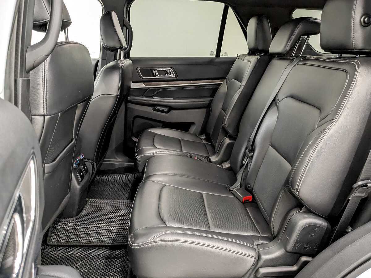 Купить Ford Explorer с пробегом. Фото: #11
