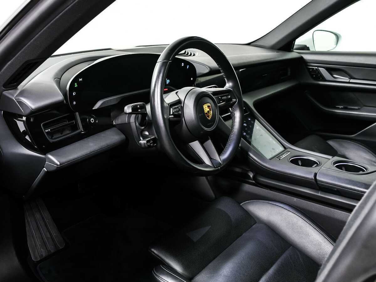 Купить Porsche Taycan с пробегом. Фото: #12