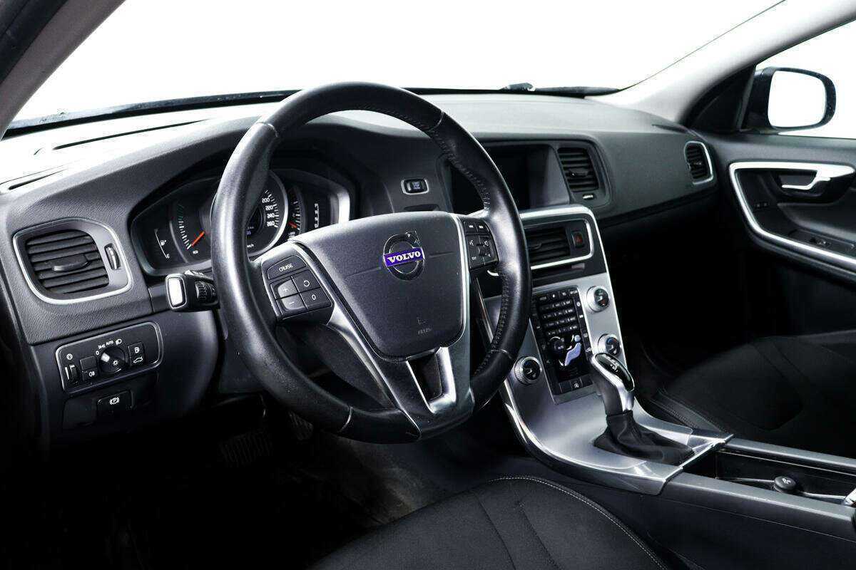Купить Volvo V60 Cross Country с пробегом. Фото: #11
