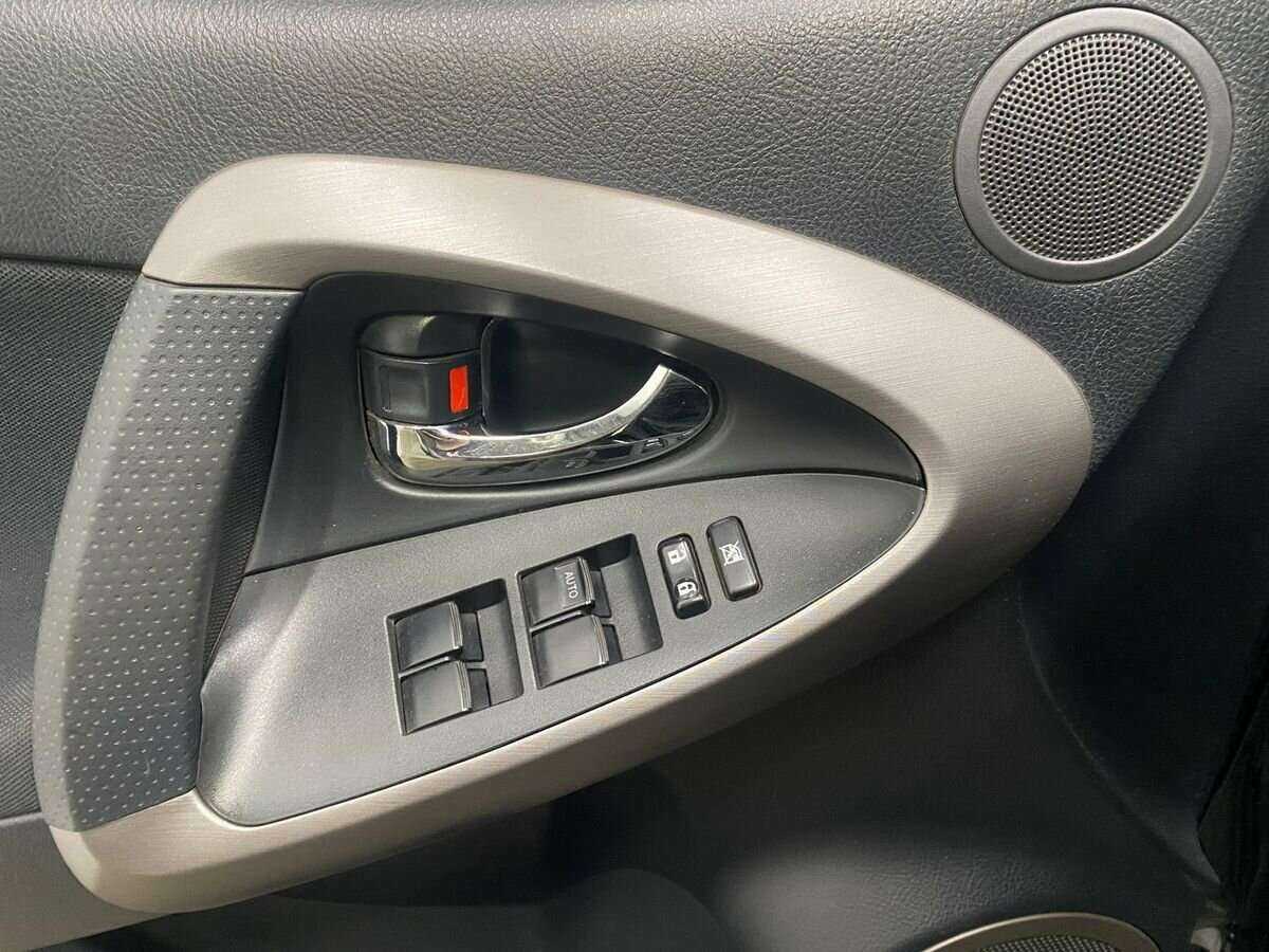 Купить Toyota RAV4 с пробегом. Фото: #16
