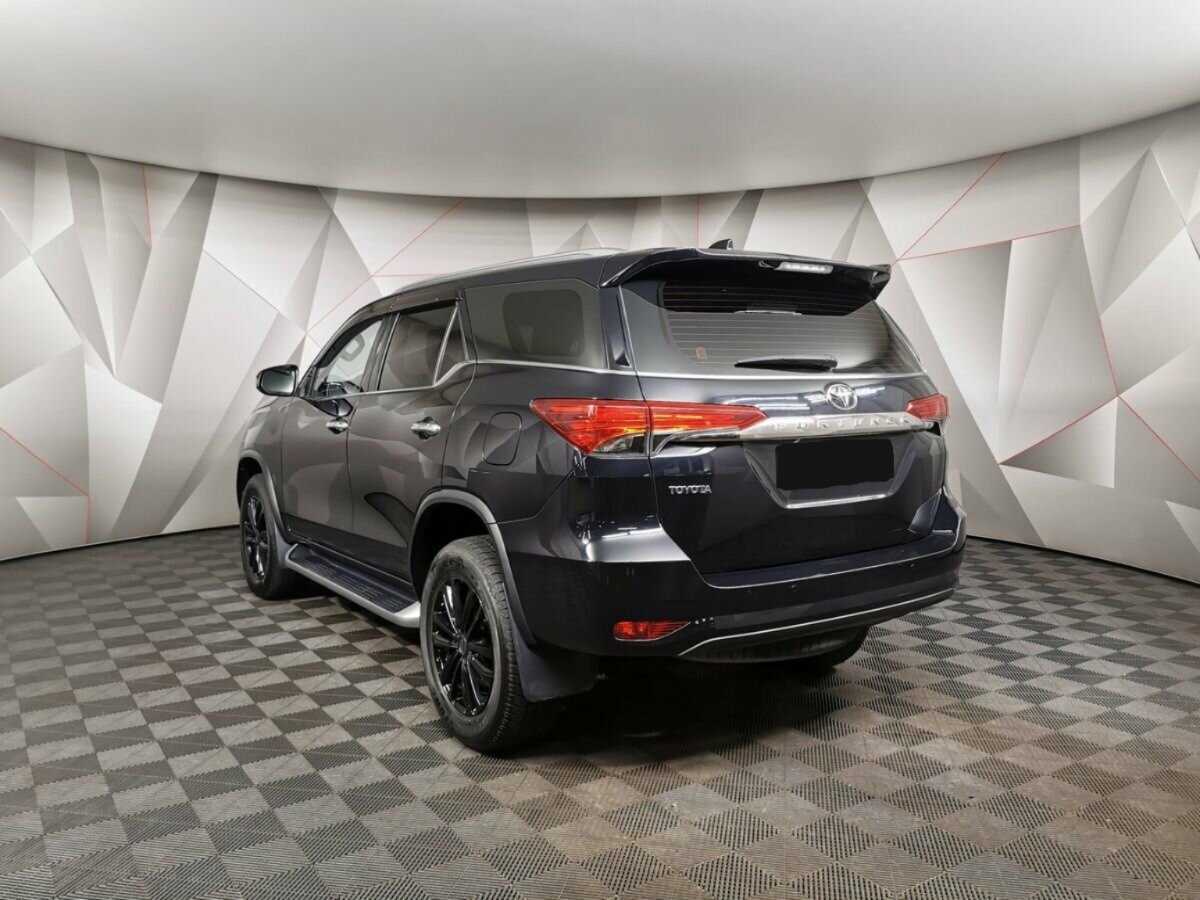 Купить Toyota Fortuner с пробегом. Фото: #3