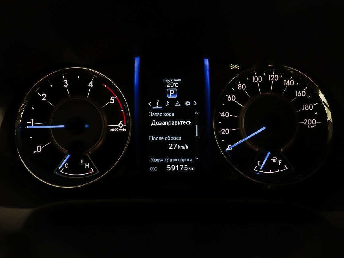 Купить Toyota Fortuner с пробегом. Фото: #13