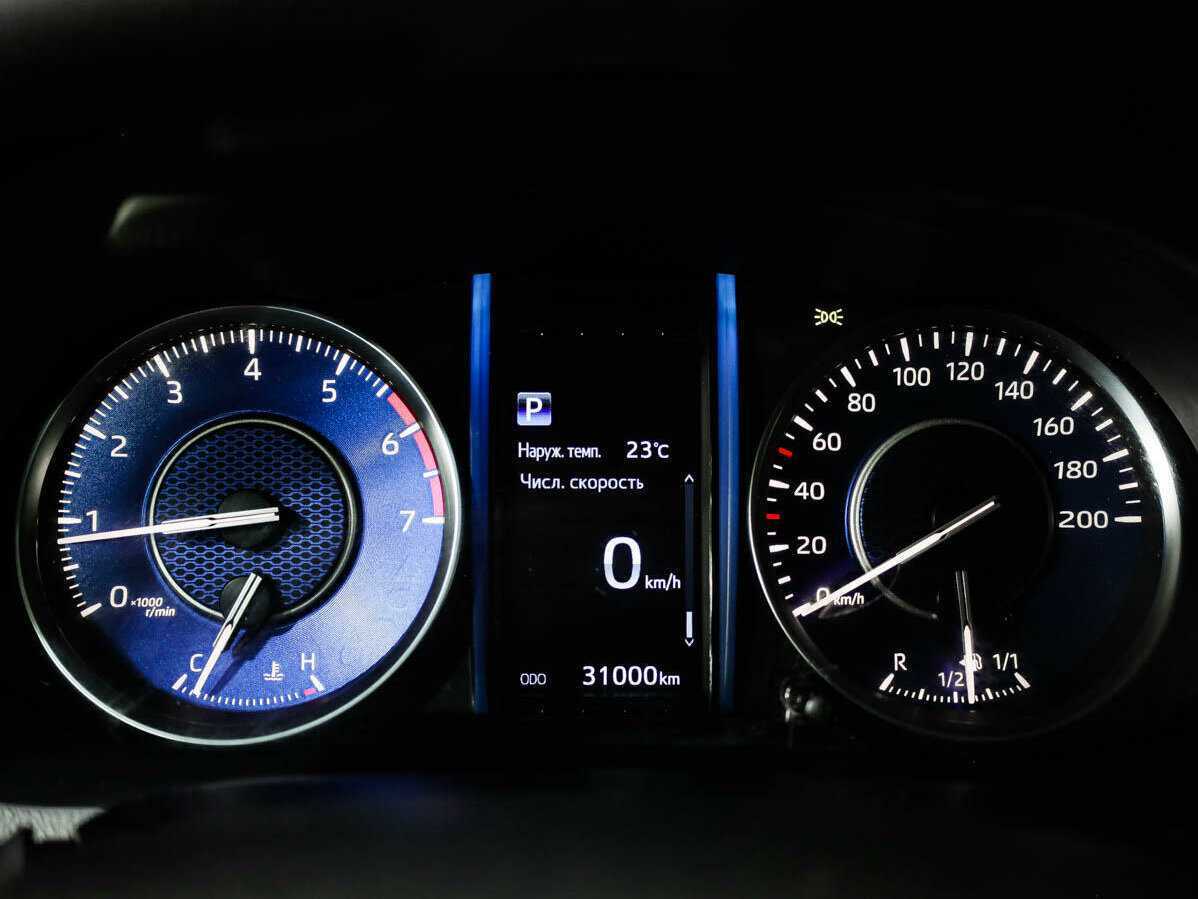 Купить Toyota Fortuner с пробегом. Фото: #9