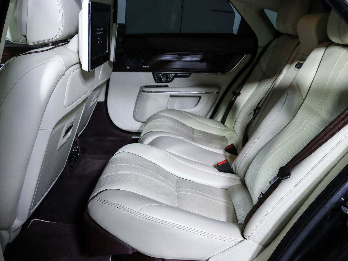 Купить Jaguar XJ с пробегом. Фото: #6
