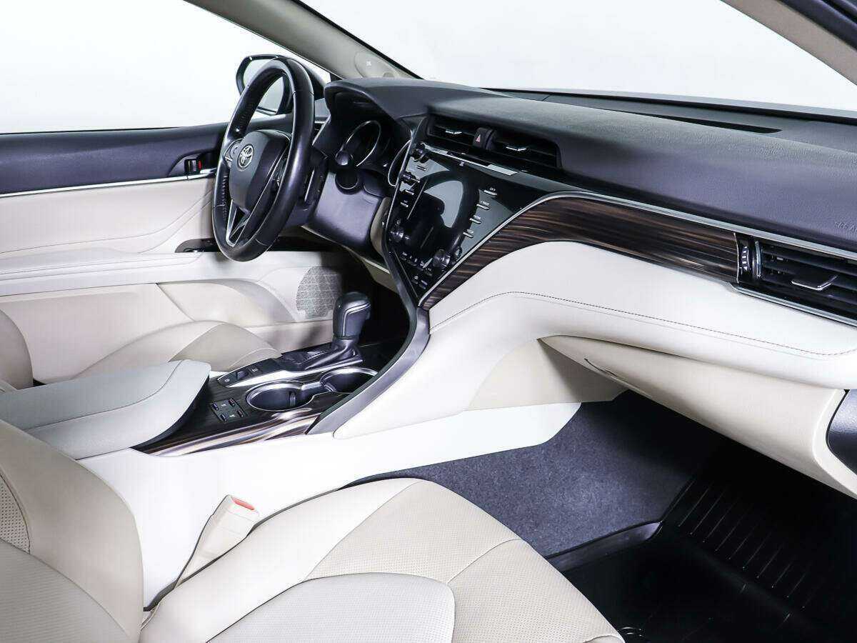 Купить Toyota Camry с пробегом. Фото: #9