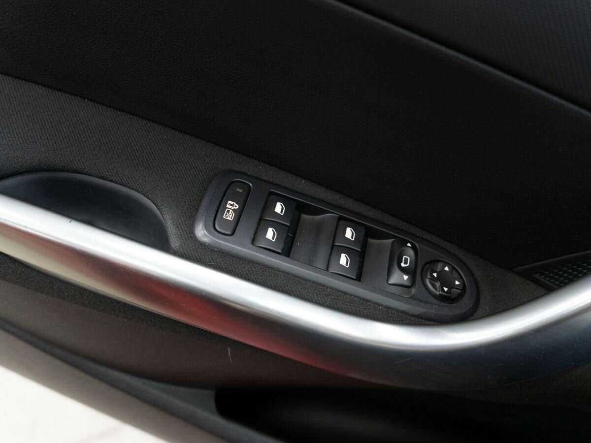 Купить Peugeot 308 с пробегом. Фото: #13