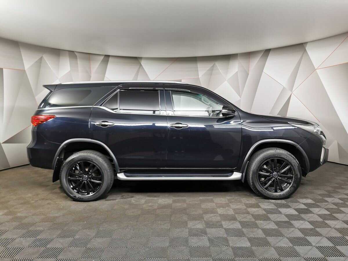 Купить Toyota Fortuner с пробегом. Фото: #5