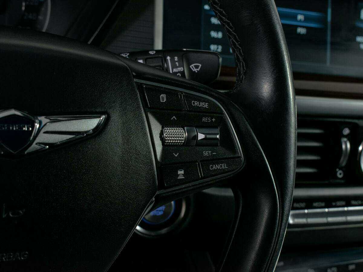 Купить Genesis G90 с пробегом. Фото: #20
