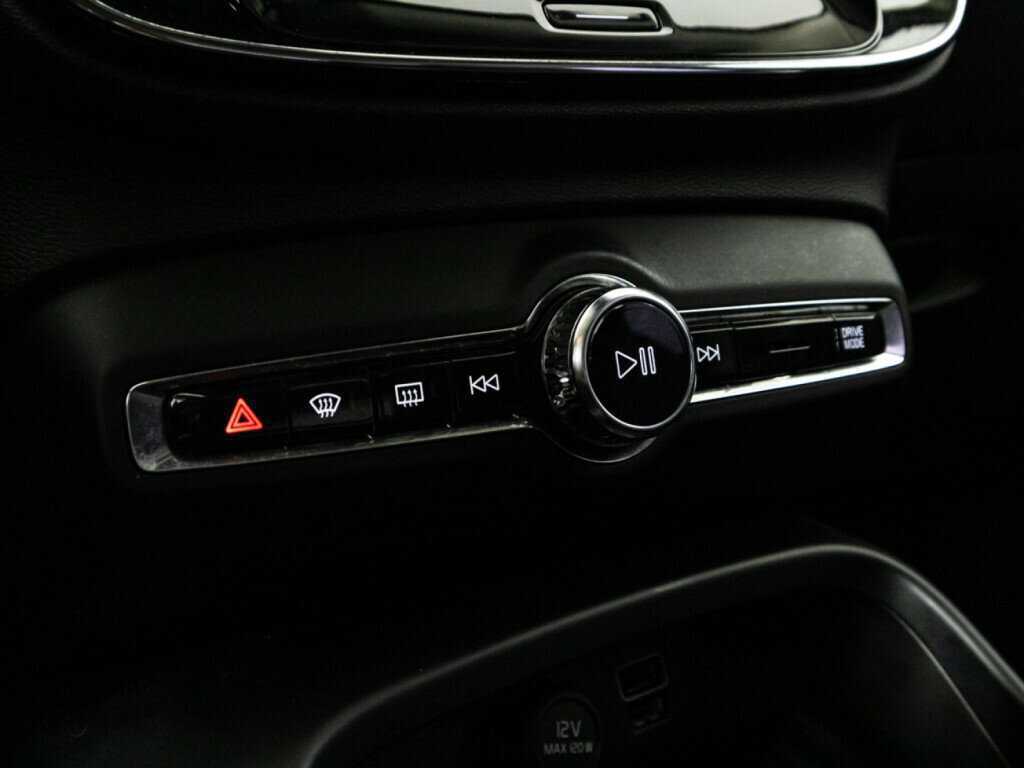 Купить Volvo XC40 с пробегом. Фото: #18
