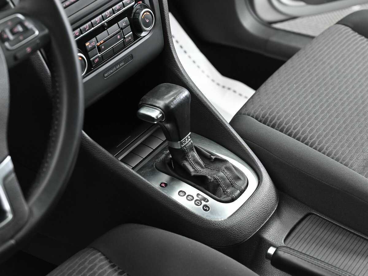 Купить Volkswagen Golf с пробегом. Фото: #8
