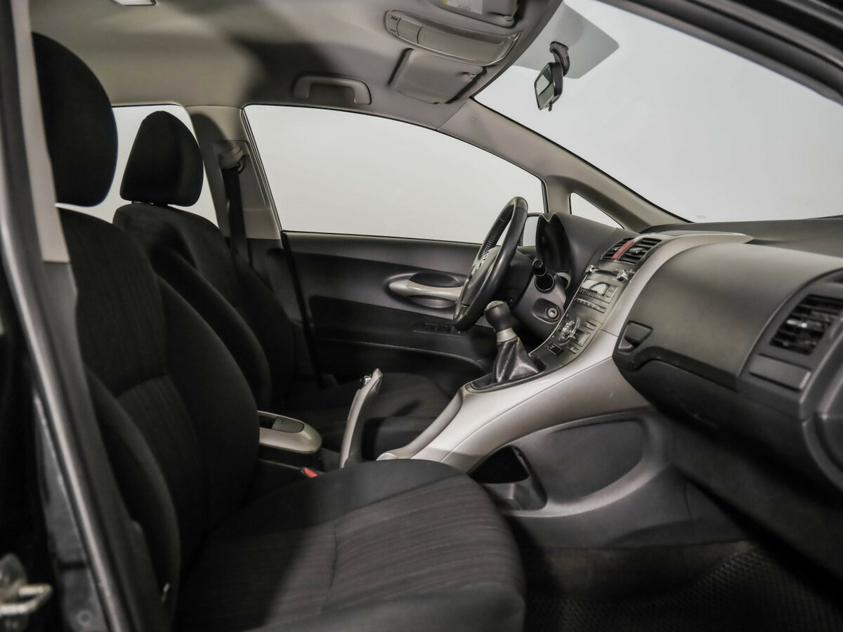 Купить Toyota Auris с пробегом. Фото: #1