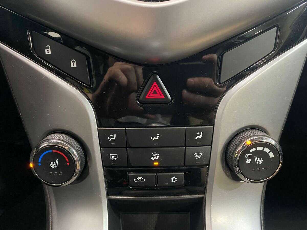 Купить Chevrolet Cruze с пробегом. Фото: #14