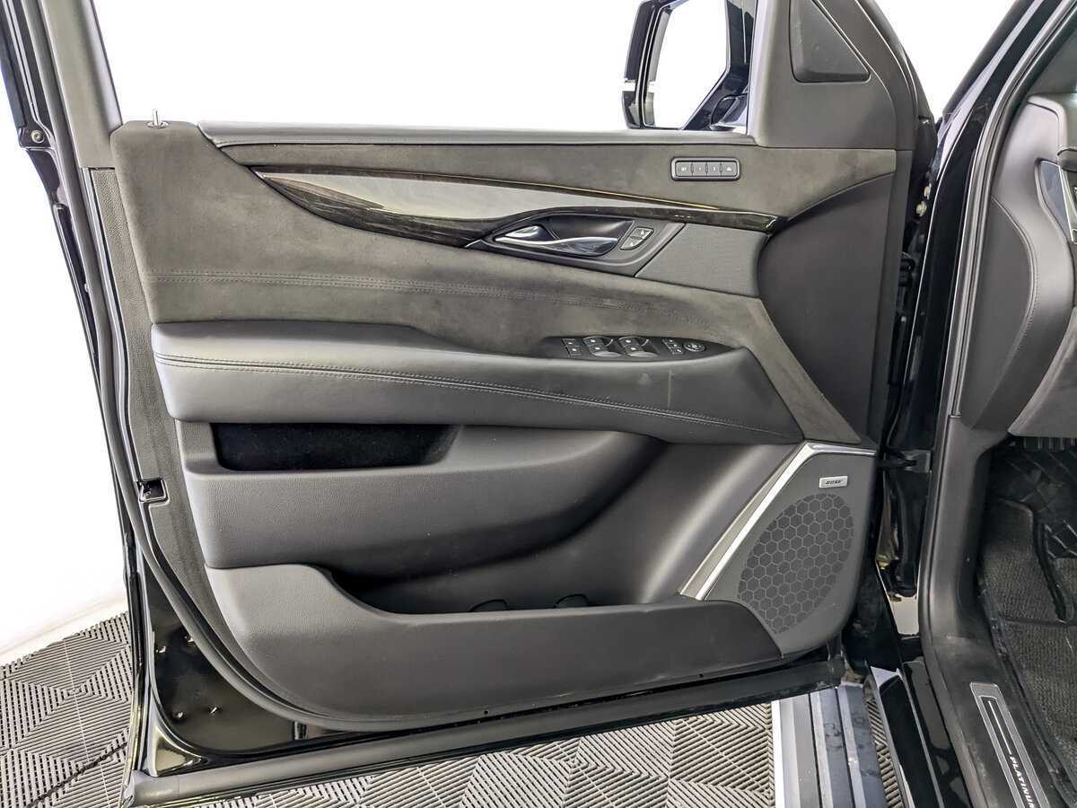 Купить Cadillac Escalade с пробегом. Фото: #14
