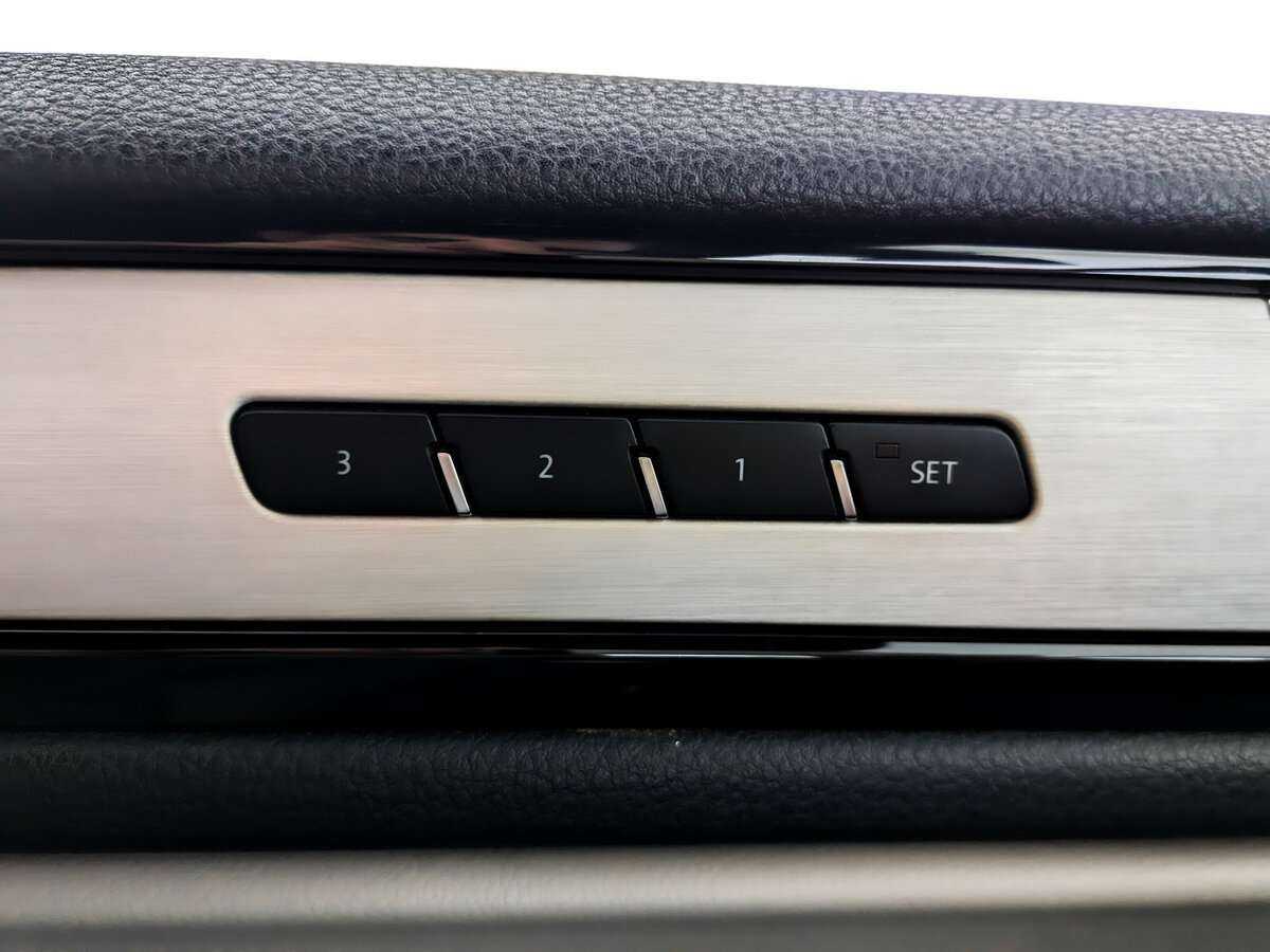 Купить Volkswagen Touareg с пробегом. Фото: #21