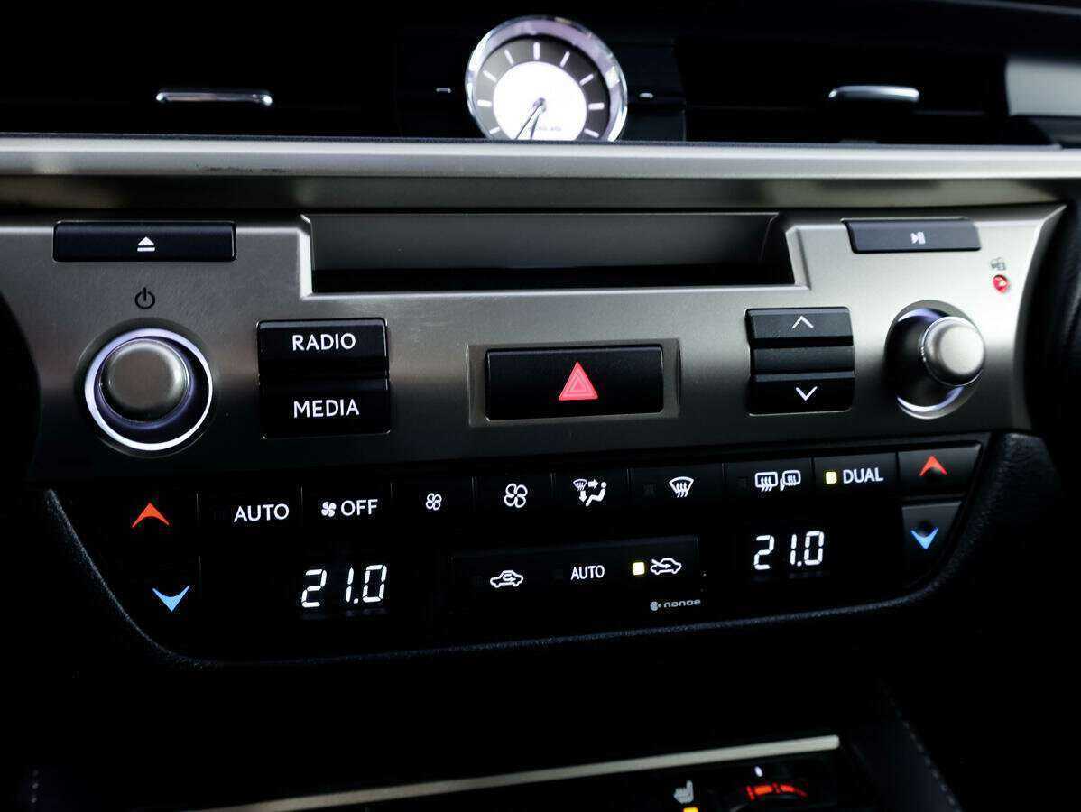 Купить Lexus ES с пробегом. Фото: #17