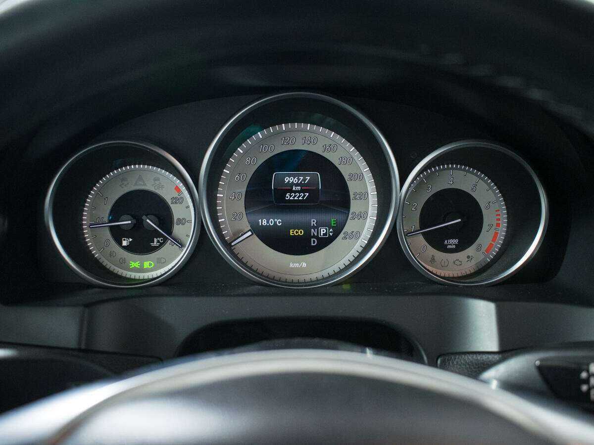 Купить Mercedes-Benz E-Класс с пробегом. Фото: #10