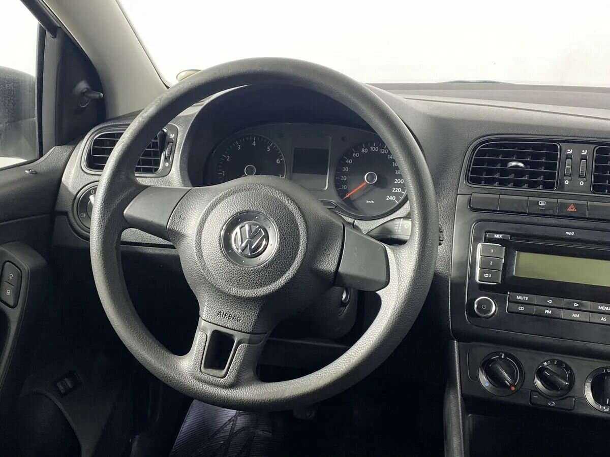 Купить Volkswagen Polo с пробегом. Фото: #10