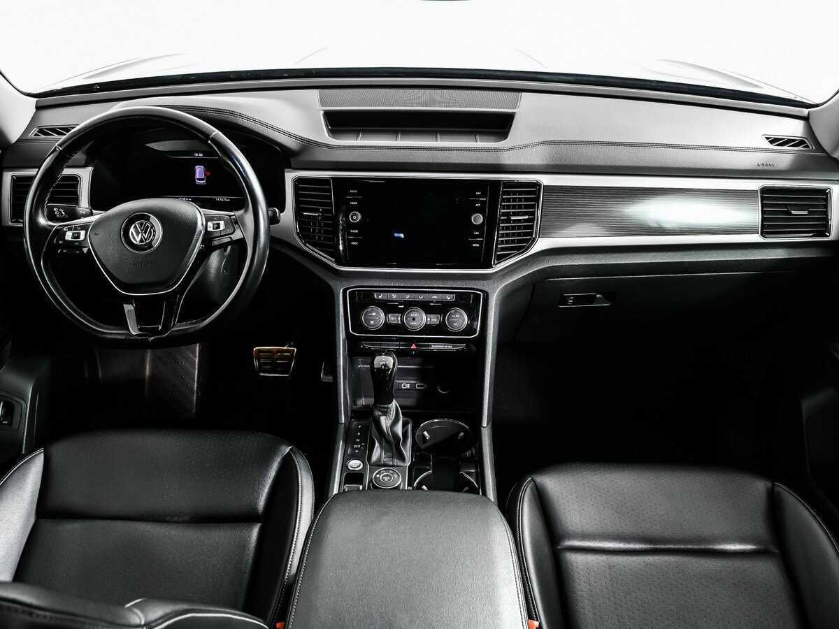 Купить Volkswagen Teramont с пробегом. Фото: #10