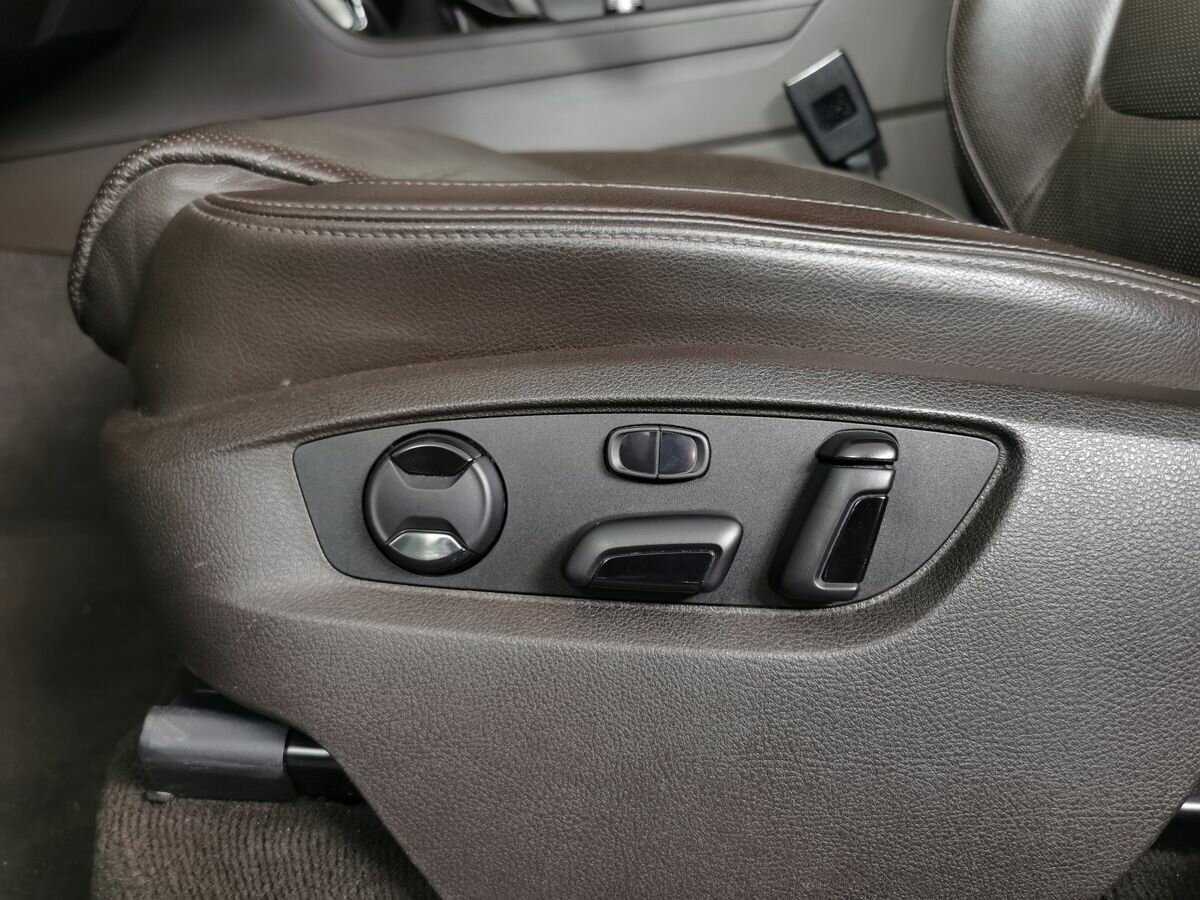 Купить Volkswagen Touareg с пробегом. Фото: #17