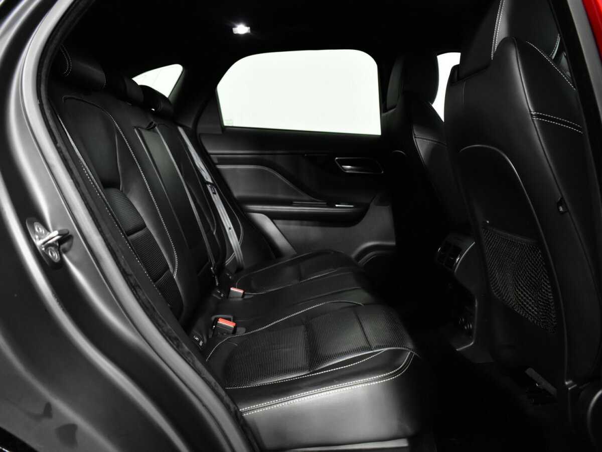 Купить Jaguar F-Pace с пробегом. Фото: #9