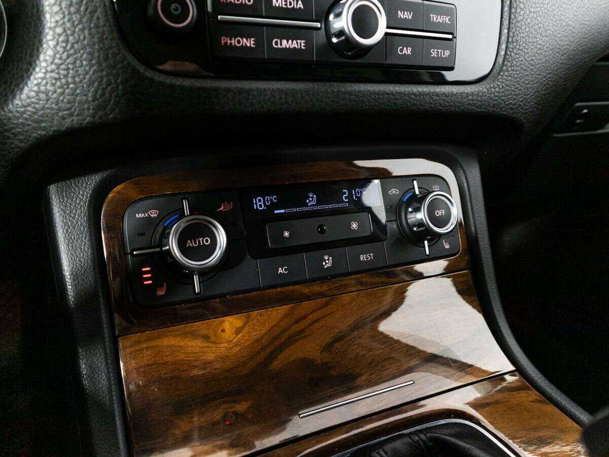 Купить Volkswagen Touareg с пробегом. Фото: #15