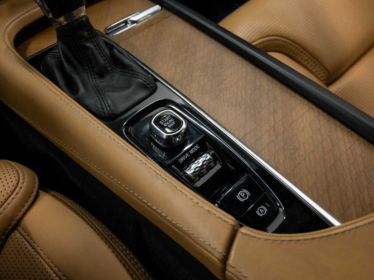 Купить Volvo XC90 с пробегом. Фото: #18