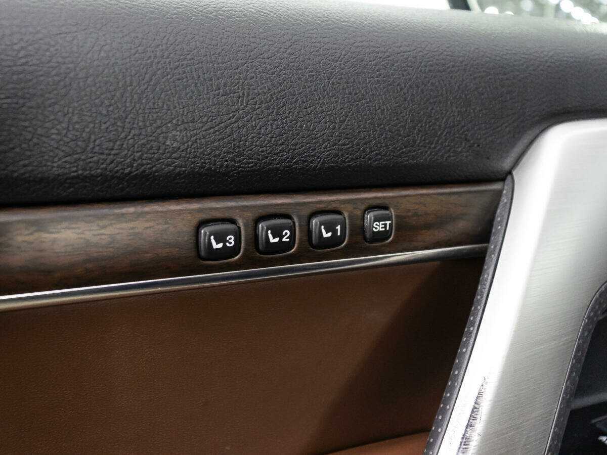 Купить Toyota Land Cruiser с пробегом. Фото: #14