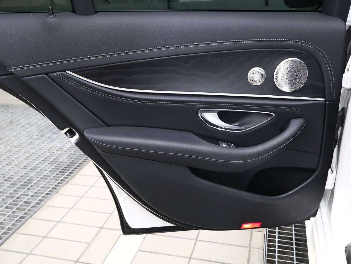 Купить Mercedes-Benz E-Класс с пробегом. Фото: #8