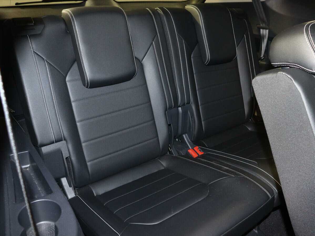 Купить Volkswagen Teramont с пробегом. Фото: #10