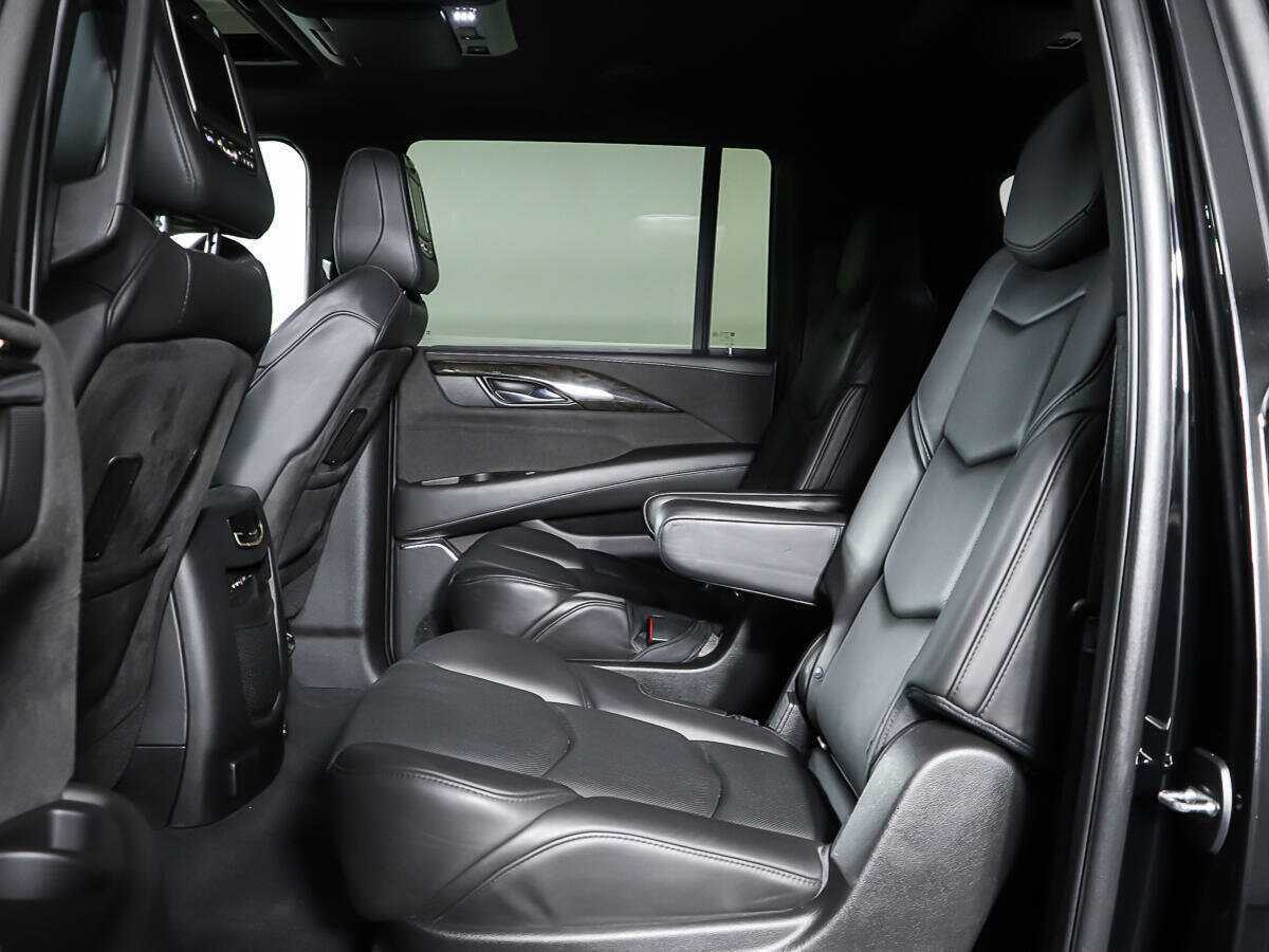Купить Cadillac Escalade с пробегом. Фото: #9