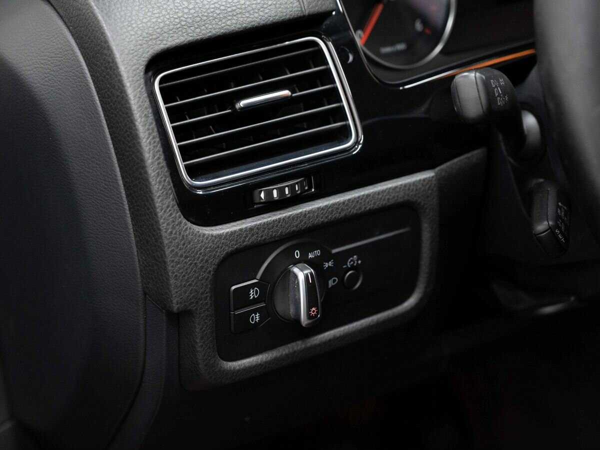 Купить Volkswagen Touareg с пробегом. Фото: #21