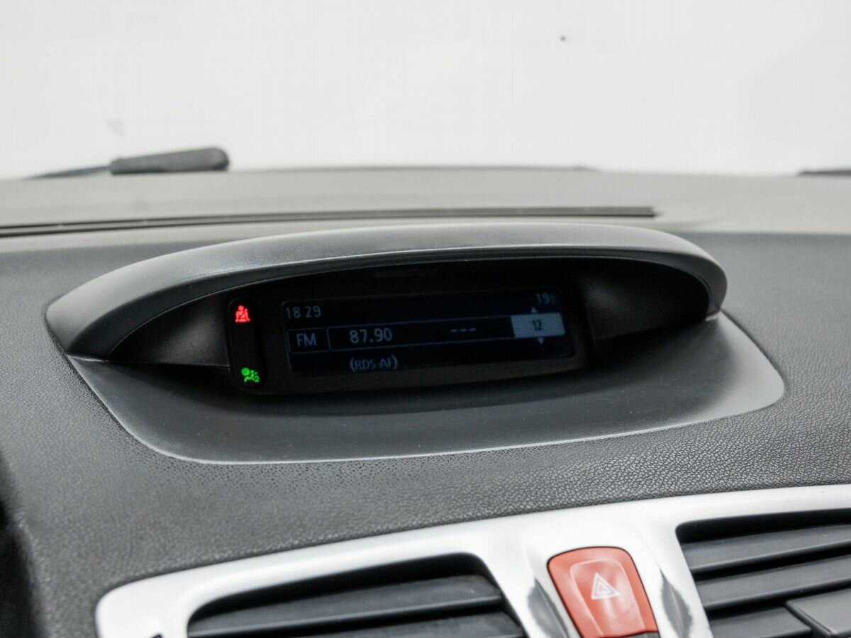 Купить Renault Megane с пробегом. Фото: #17