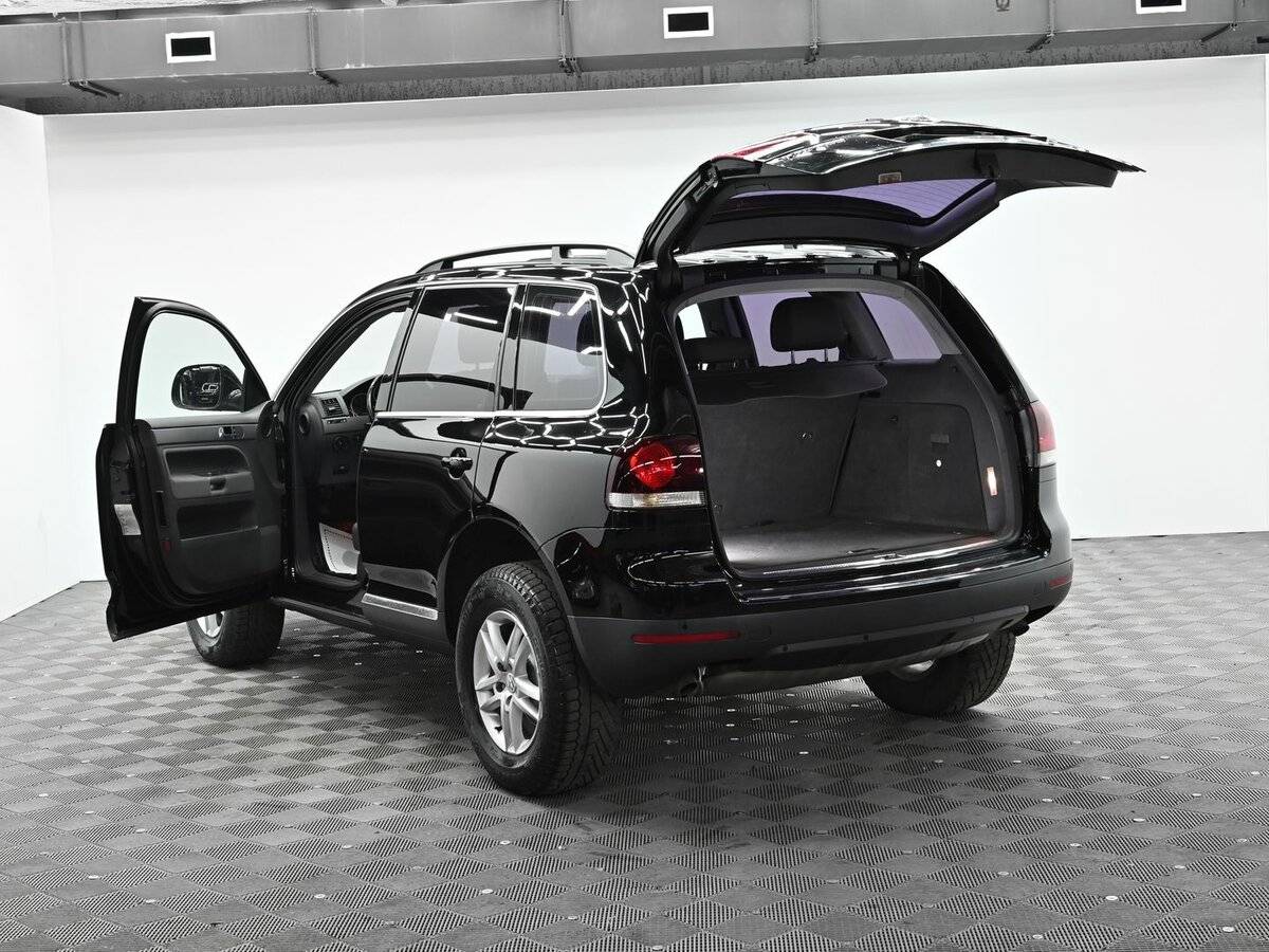 Купить Volkswagen Touareg с пробегом. Фото: #4