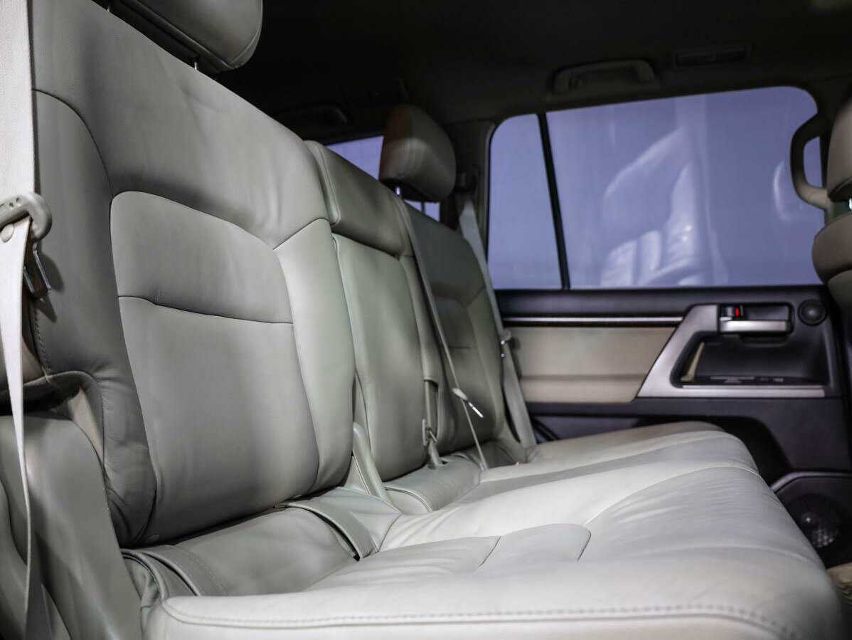 Купить Toyota Land Cruiser с пробегом. Фото: #11