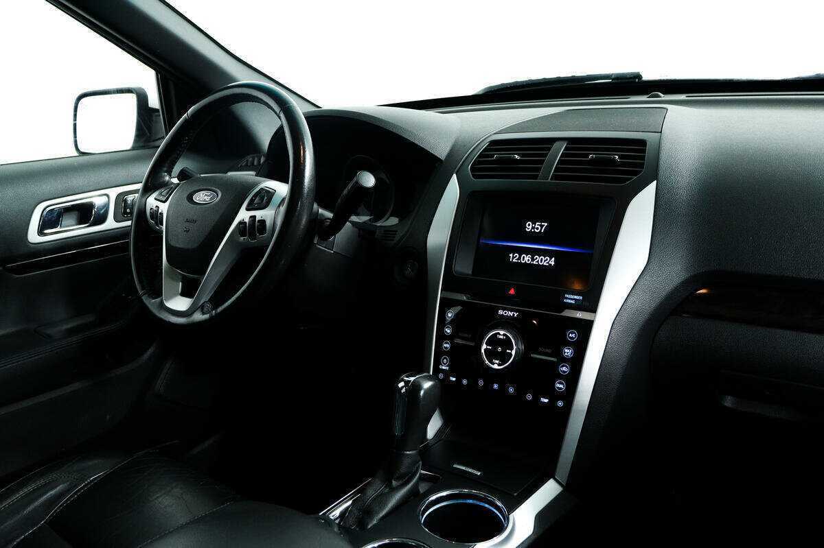 Купить Ford Explorer с пробегом. Фото: #8