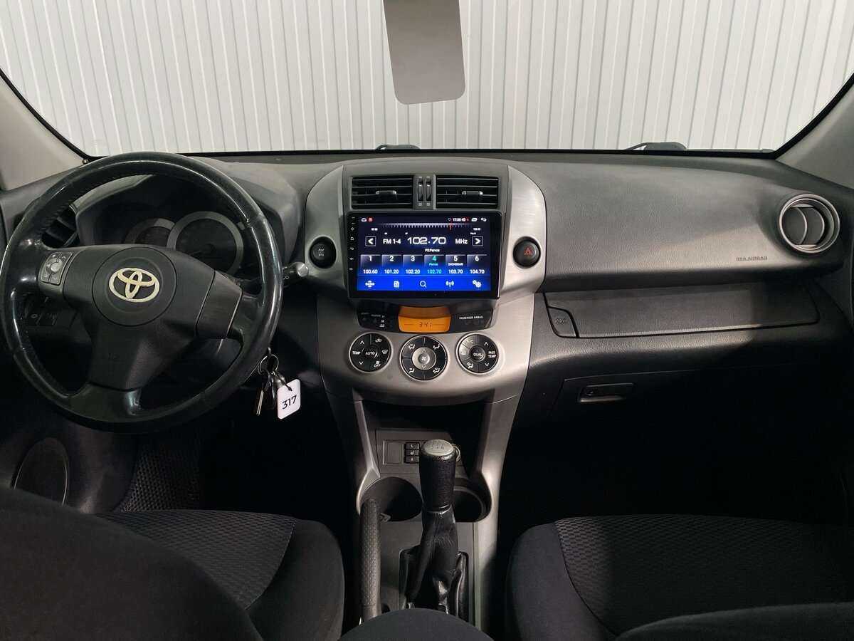 Купить Toyota RAV4 с пробегом. Фото: #8