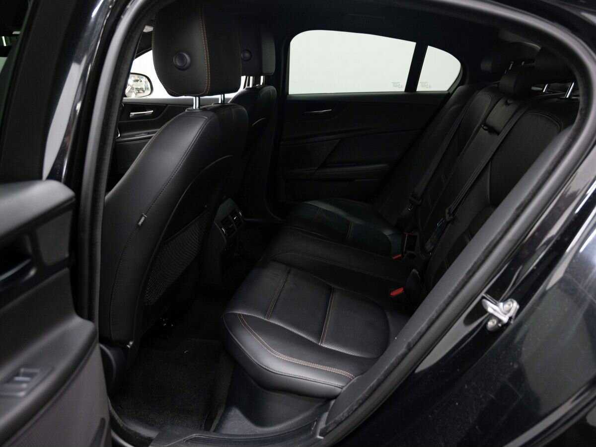 Купить Jaguar XE с пробегом. Фото: #8