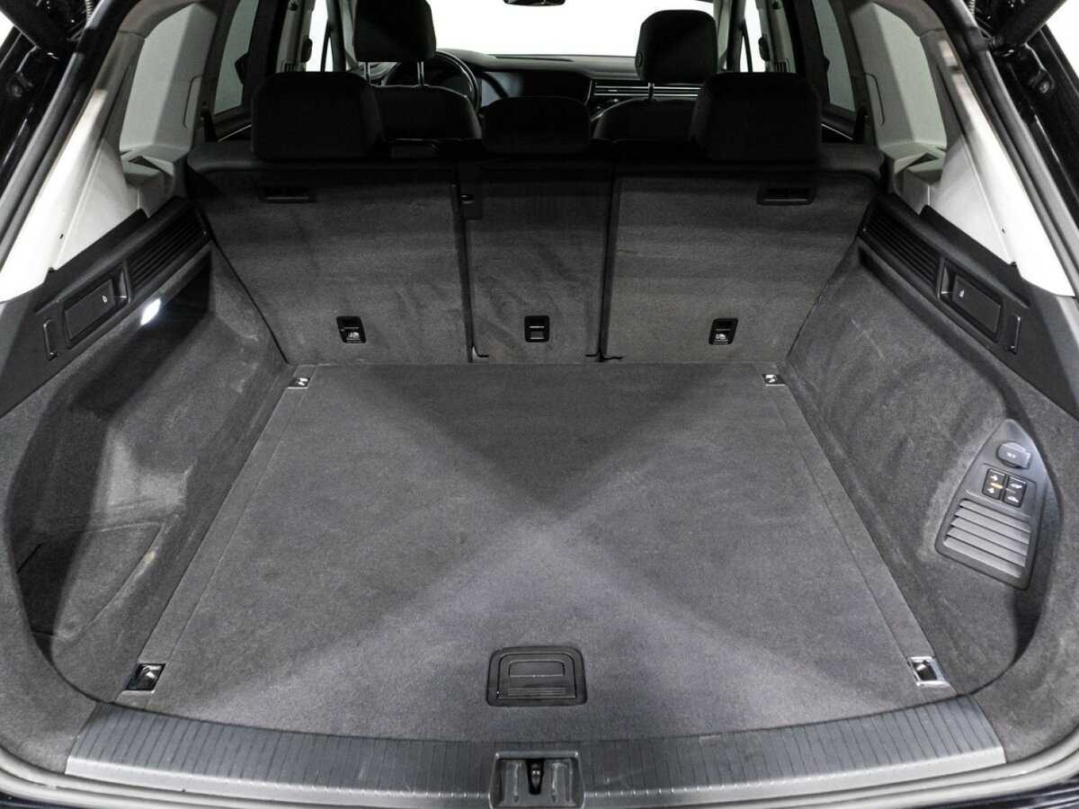 Купить Volkswagen Touareg с пробегом. Фото: #20