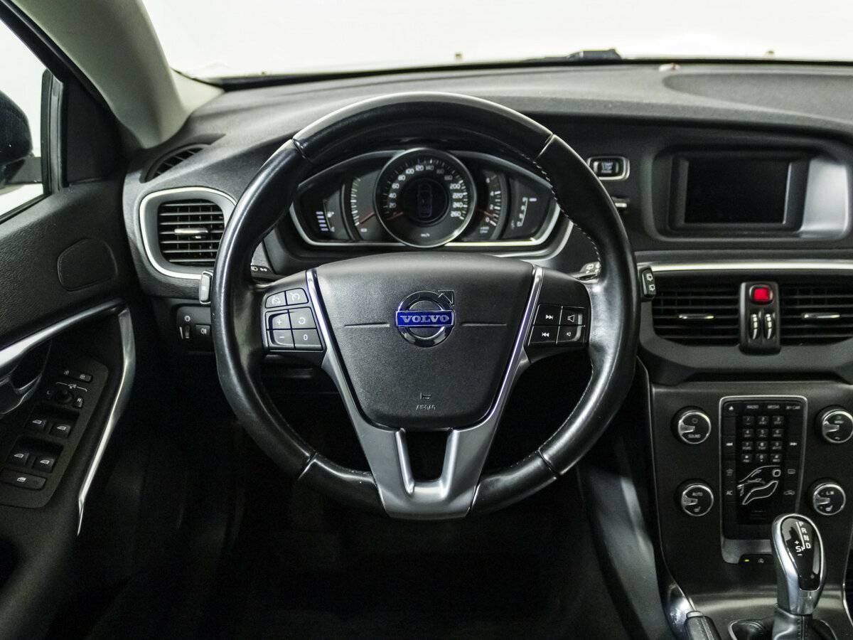 Купить Volvo V40 Cross Country с пробегом. Фото: #10