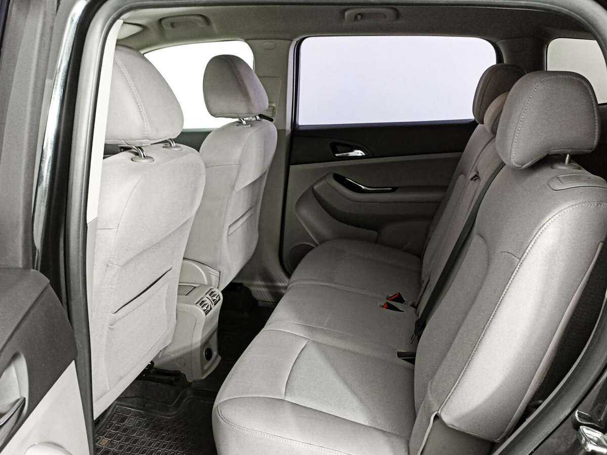 Купить Chevrolet Orlando с пробегом. Фото: #11
