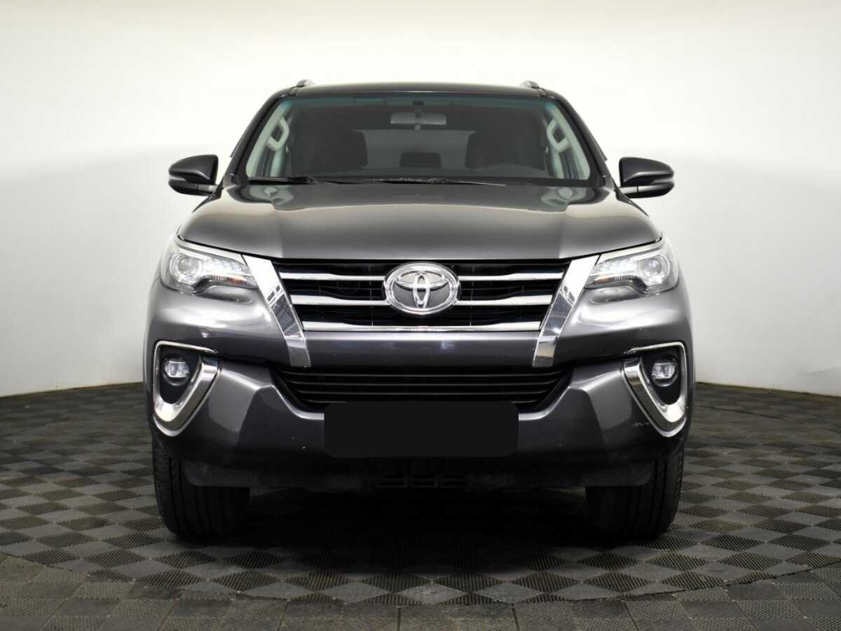 Купить Toyota Fortuner с пробегом. Фото: #1